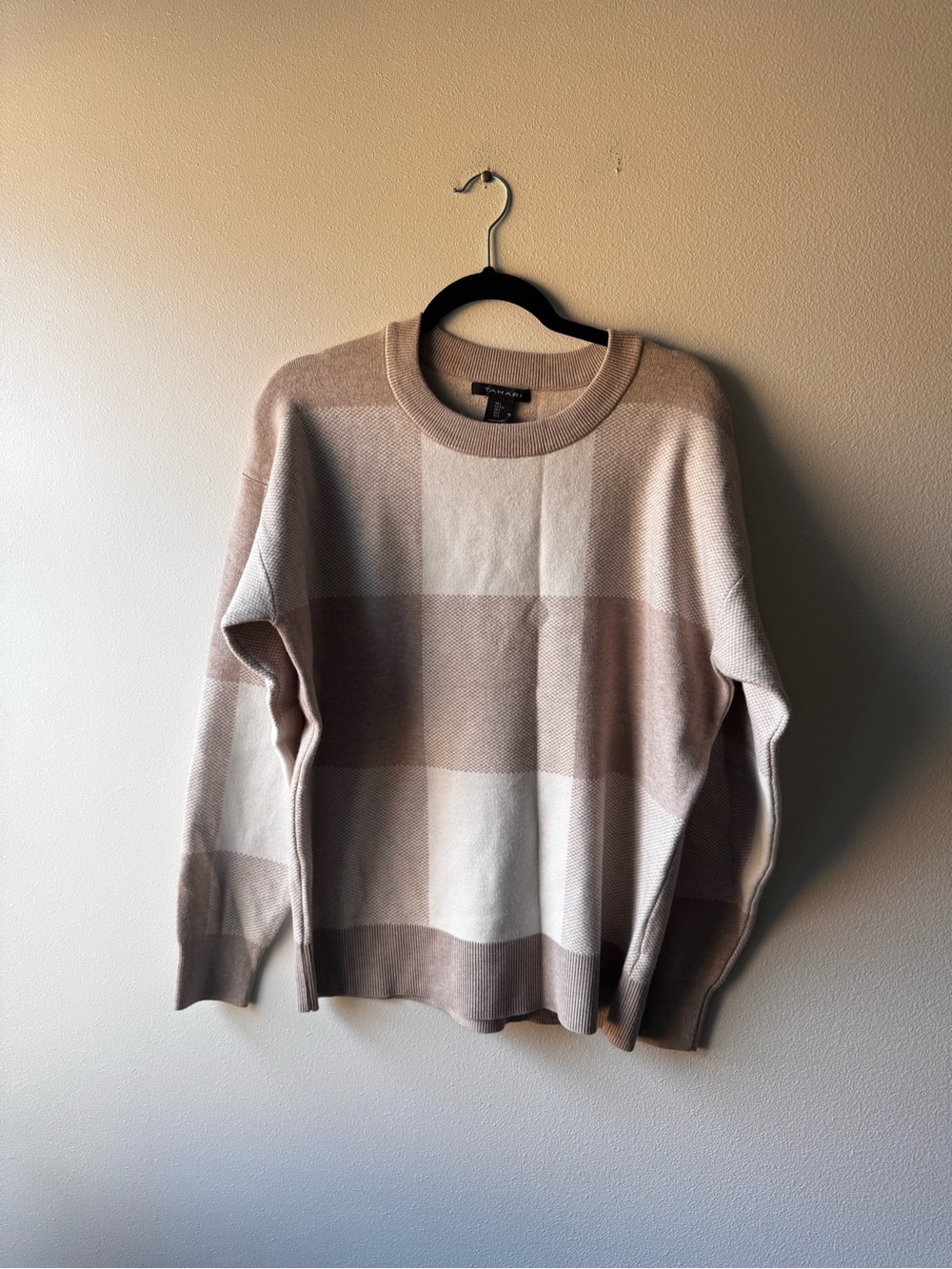 NWT Tahari Tan & White Sweater